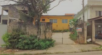 2 casas, 1° com 3 dormitórios e a 2° com 1 dormitório REF-2374